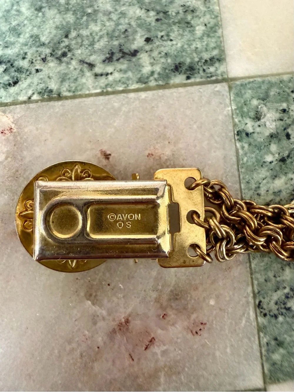 Avon Gold Tone Double Chain Sweater Clips - Picture 2 of 2